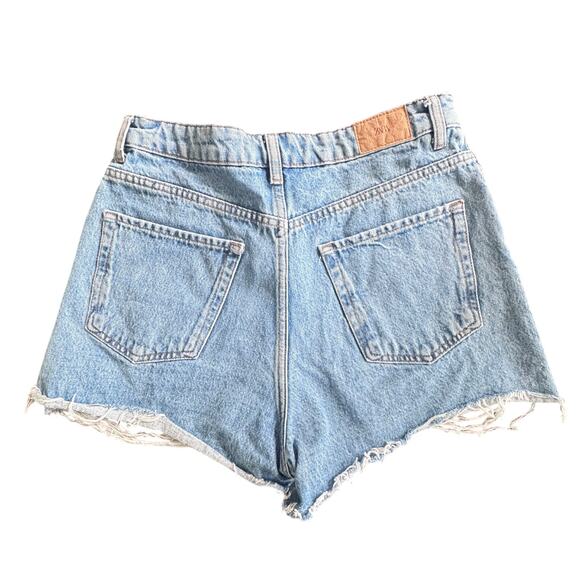 Zara Women's Destroyed Denim Short Cut Off Frayed Hem Hi-Rise Light Wash Size 8 - Picture 9 of 12